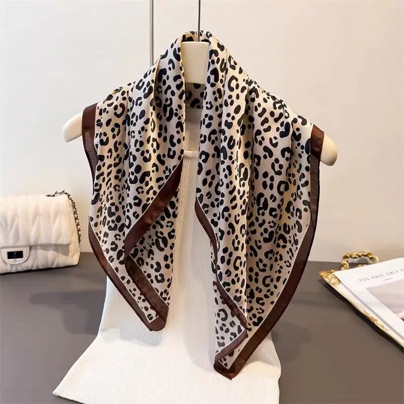 Foulard « Aliénor » – Effet Soie