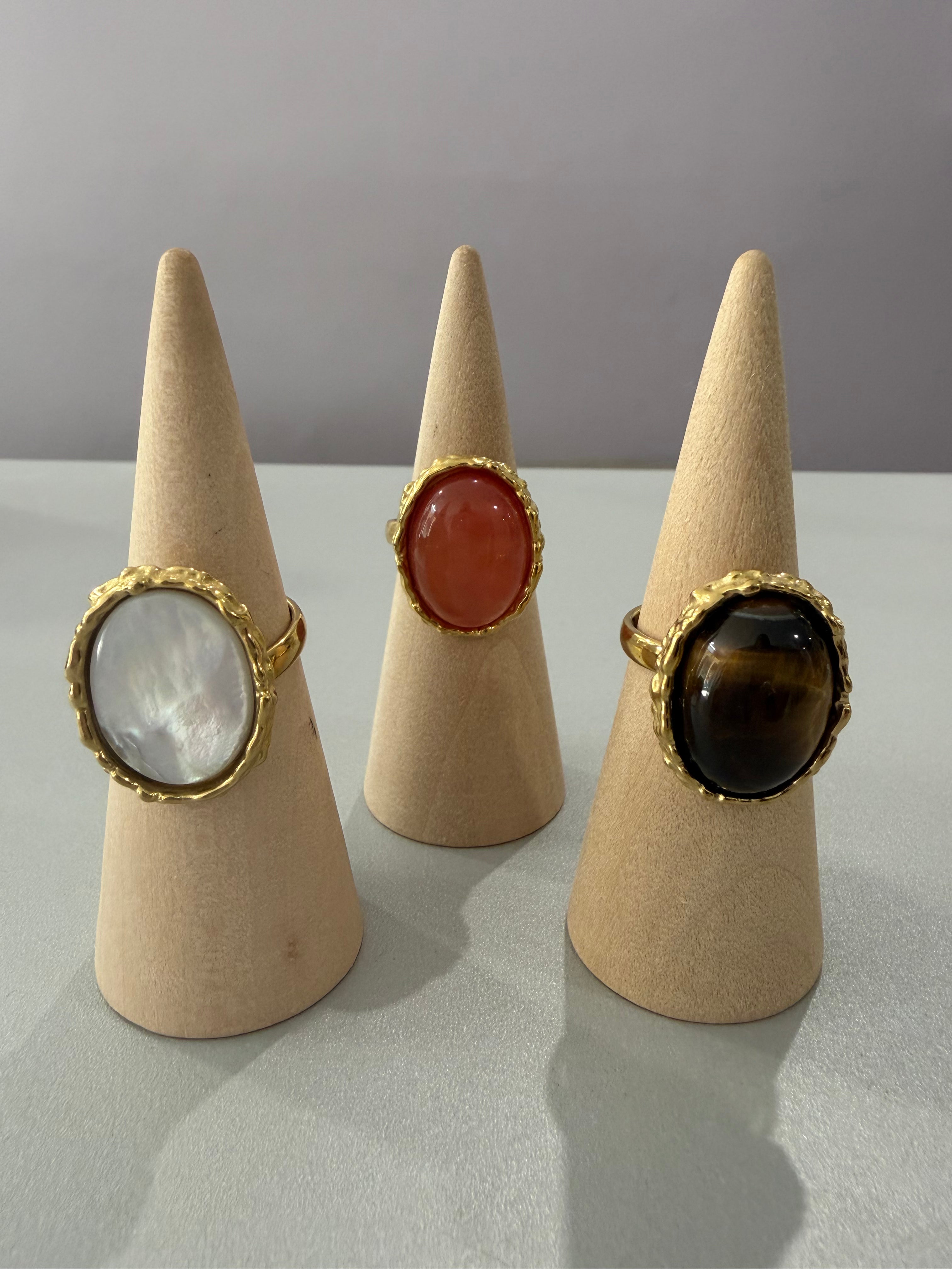 Bague Shaly - doré avec pierre blanche, rouge ou marron