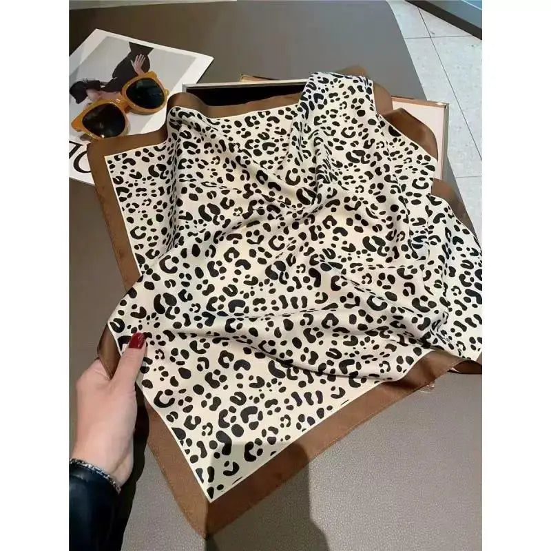 Foulard « Aliénor » – Effet Soie