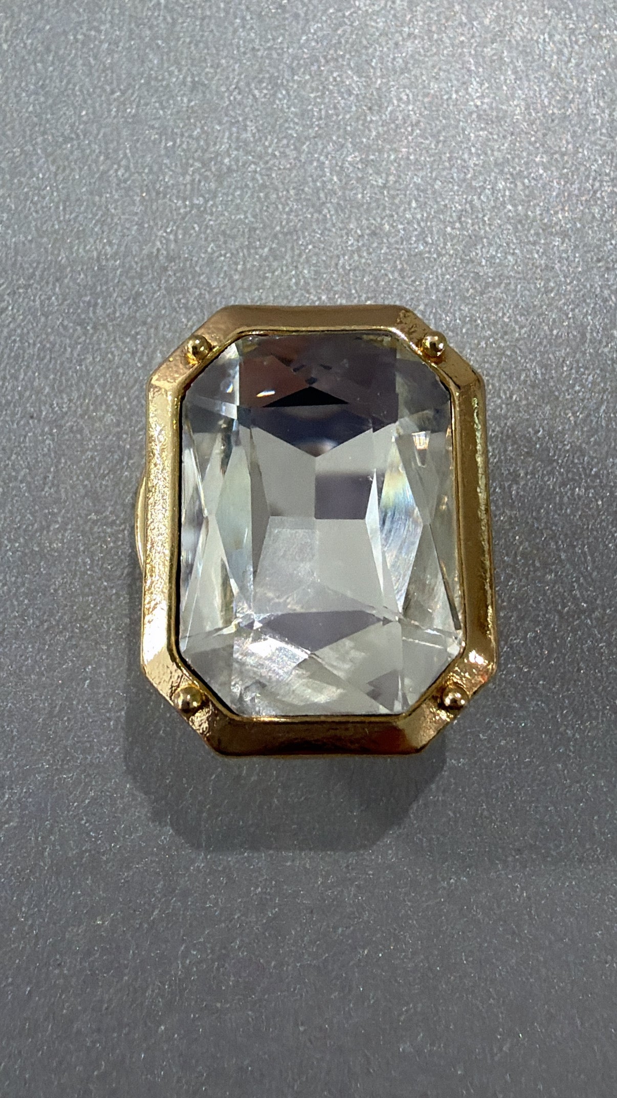 Emma — Bijou à clipser sur bouton, cristal rectangulaire