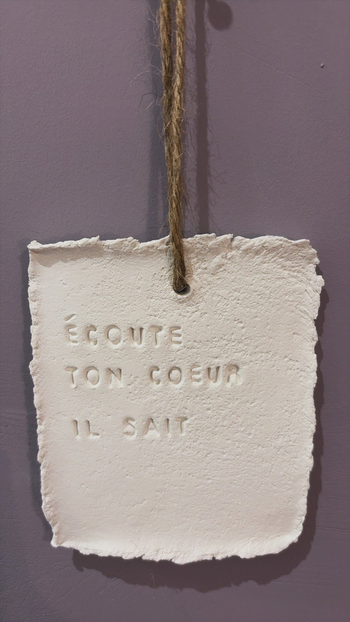Plaque décorative « Écoute ton cœur il sait » - à suspendre ou à poser - argile - Taille S