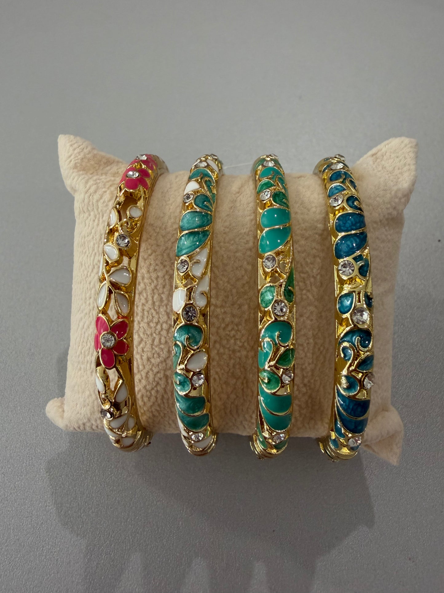 Bracelet thaïlandais Rita - plusieurs couleurs disponibles