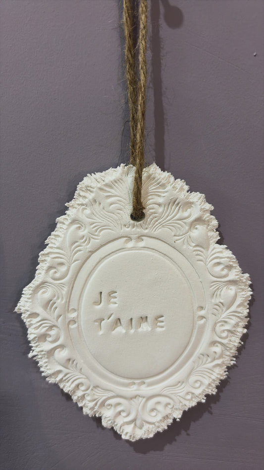 Plaque décorative « Je t’aime » - à suspendre ou à poser - argile