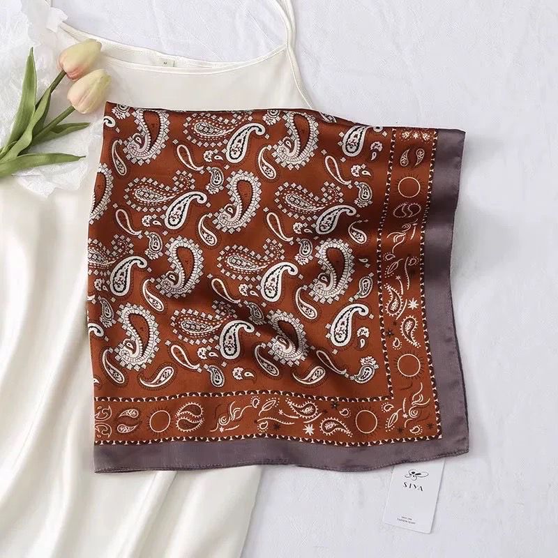 Foulard « Camélia » – Effet Soie