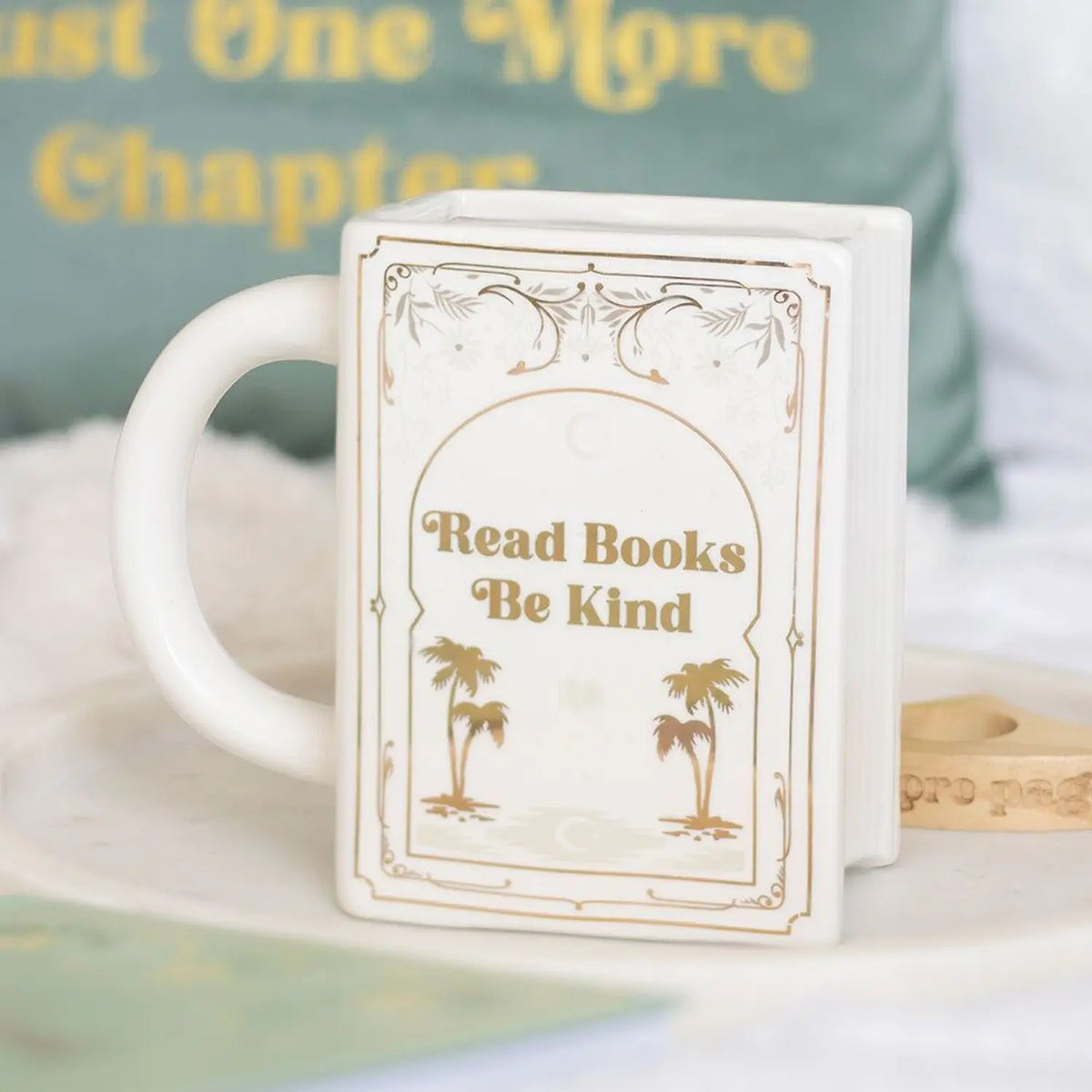 Mug book « Read boots Be kind »