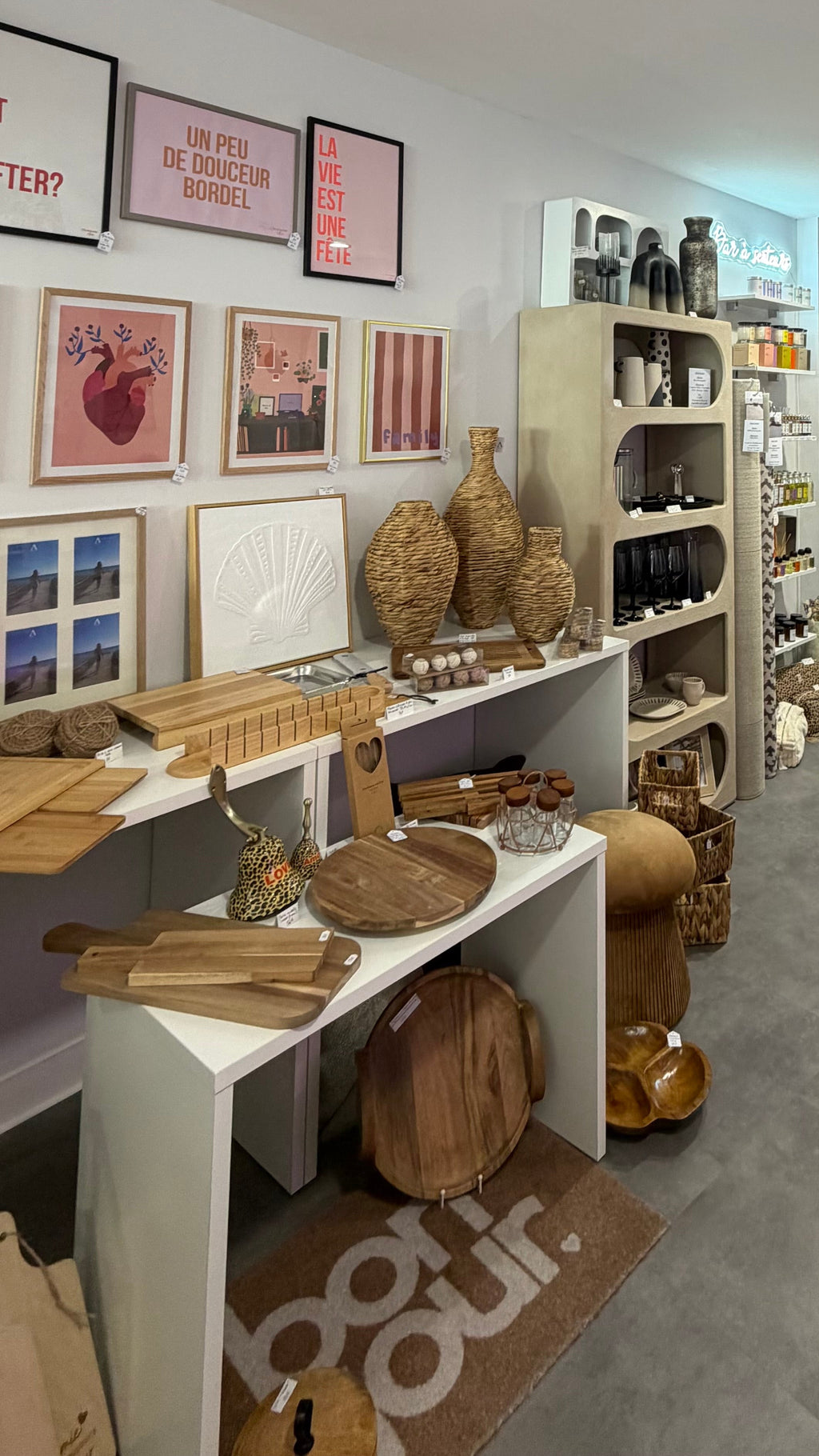 Table pivotante en bois d’acacia