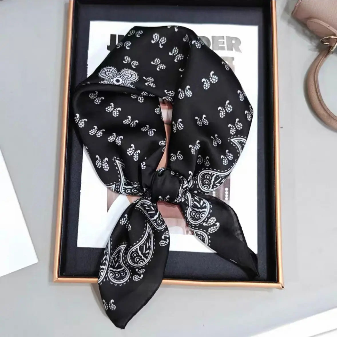 Foulard « Victoria » – Effet Soie