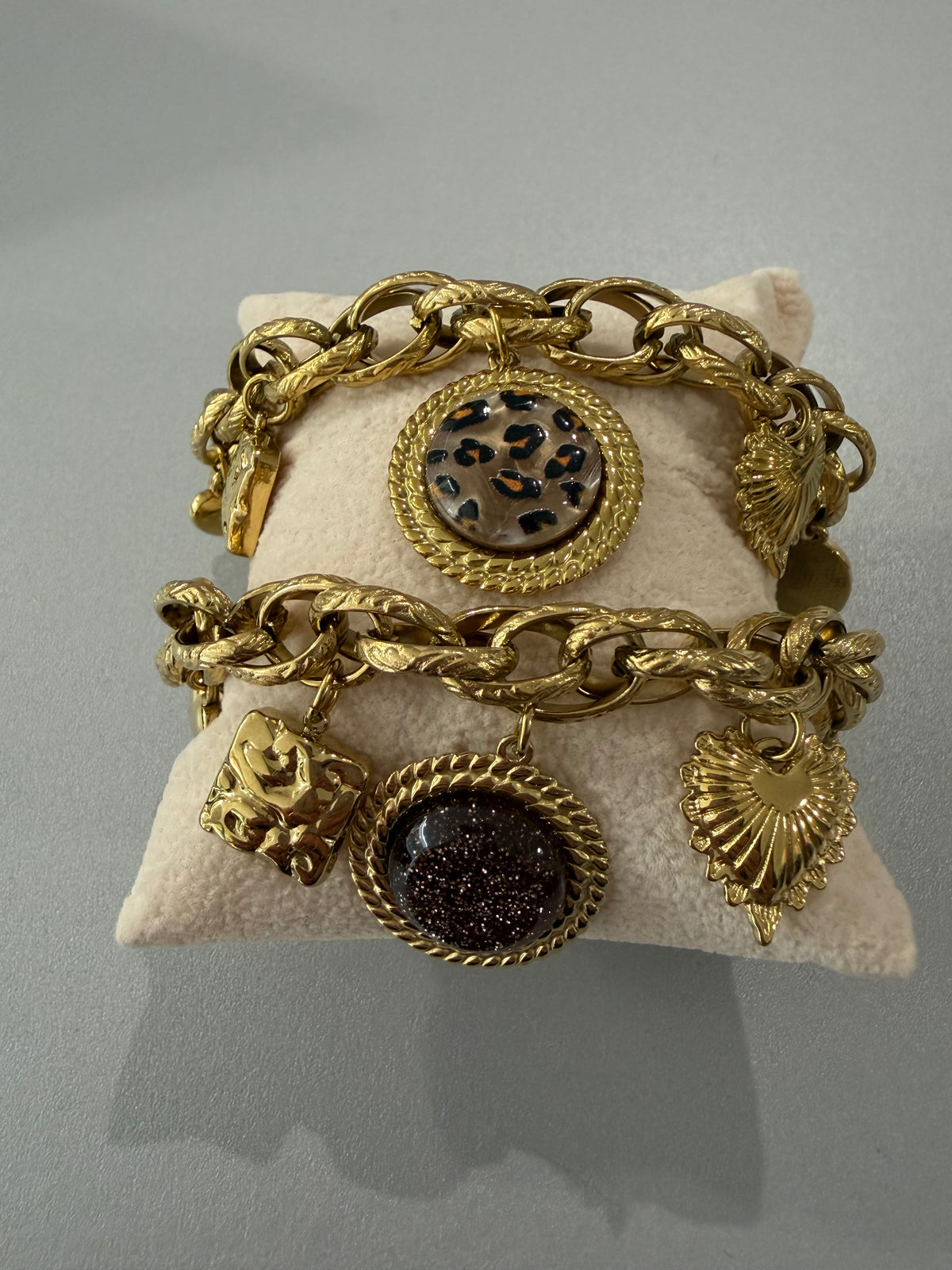 Bracelet Ariana - différentes couleurs de breloques disponibles