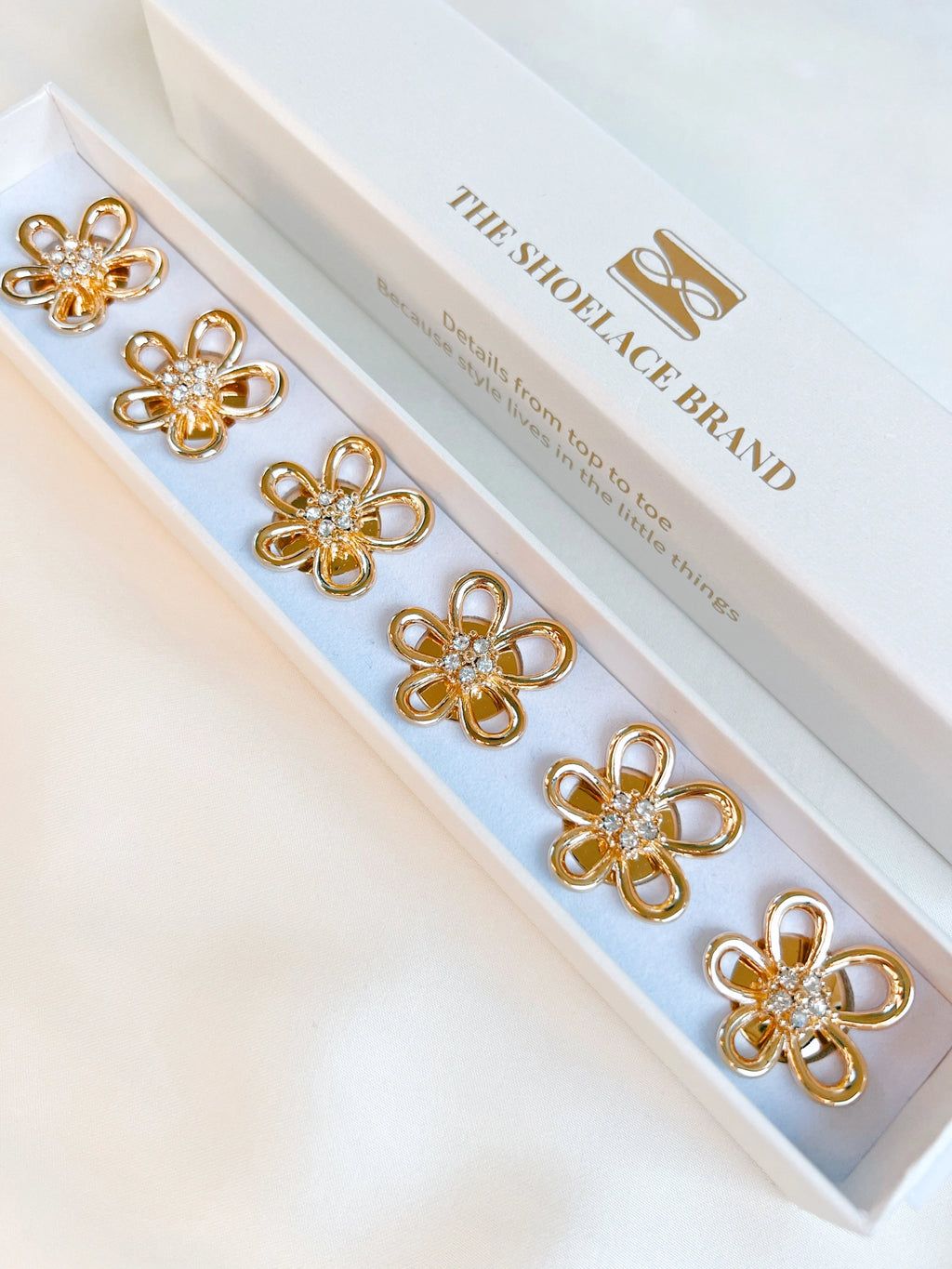 Tina - Bijou de bouton - Fleur dorée lumineuse