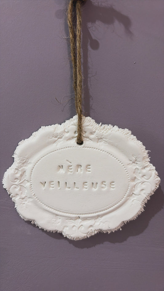 Plaque décorative « Mère veilleuse » - à suspendre ou à poser - argile