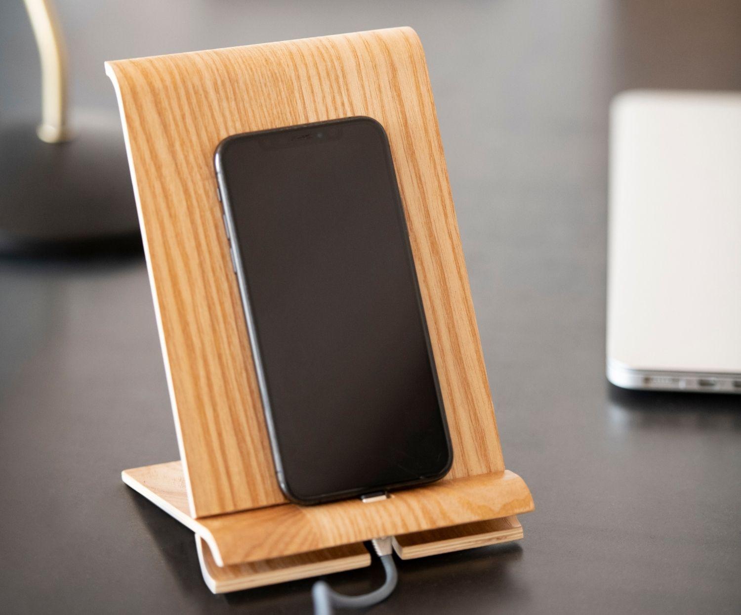 Support pour mobile – Élégance naturelle et praticité au quotidien