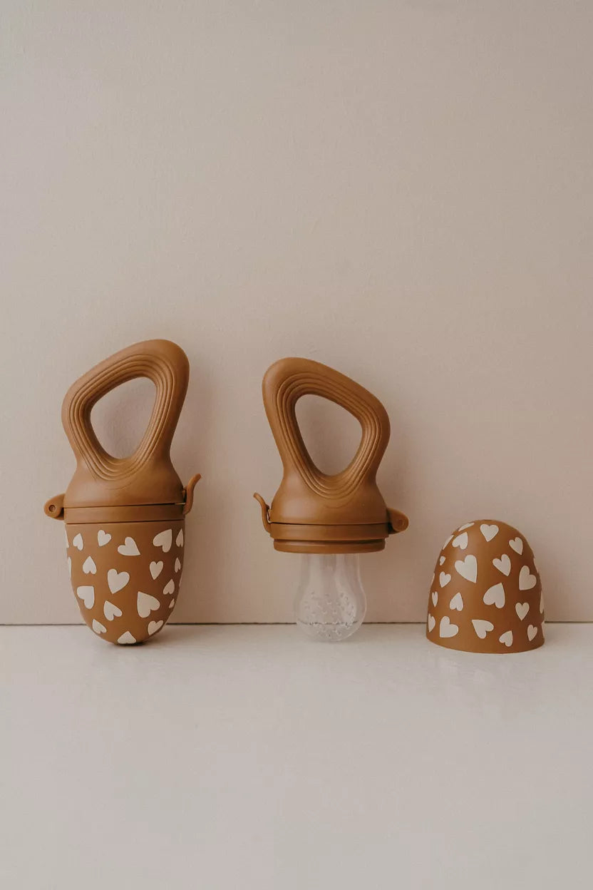 Tétine grignoteuse et hochet - Camel