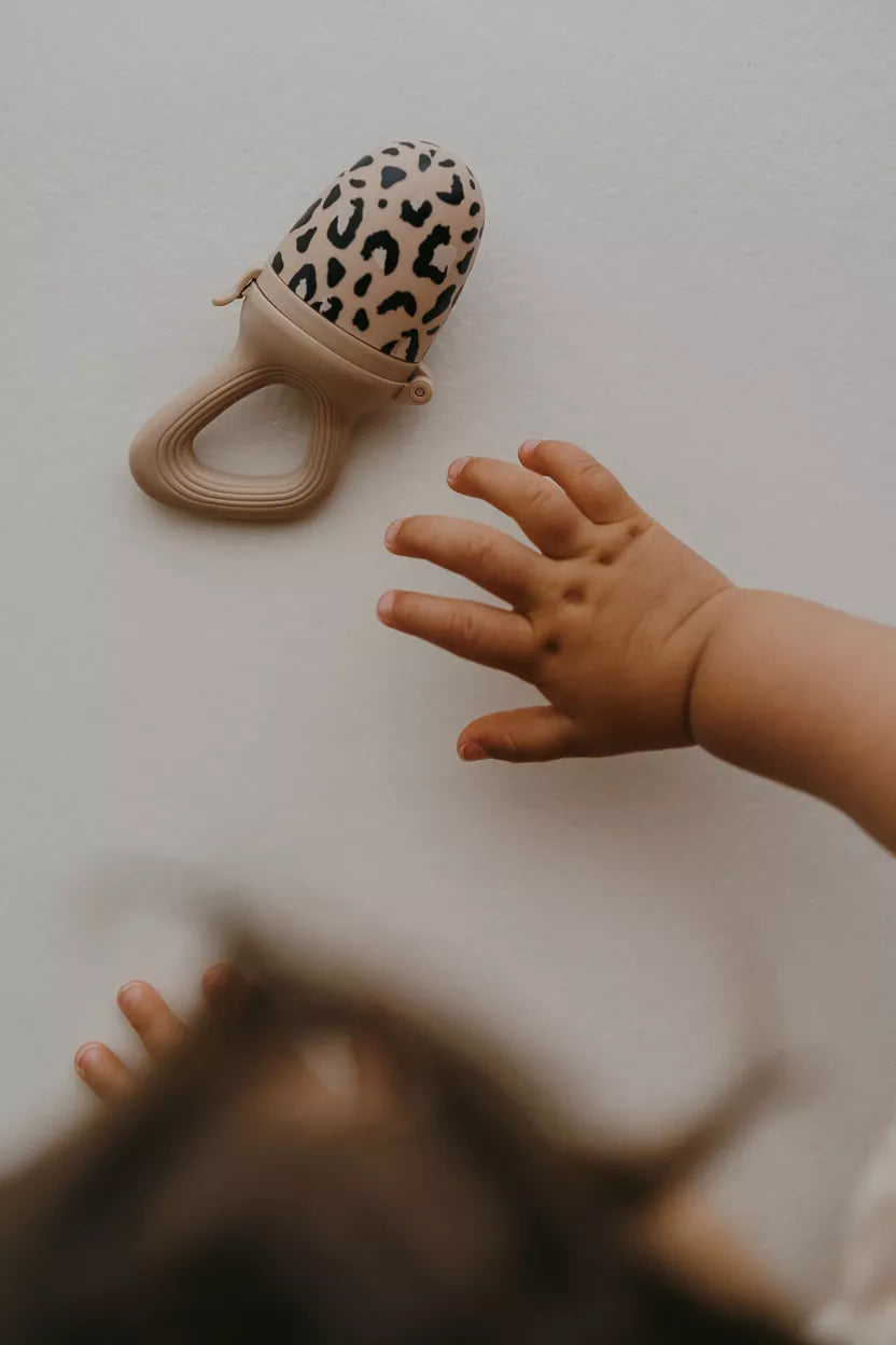 Tétine grignoteuse et hochet - Sauvage