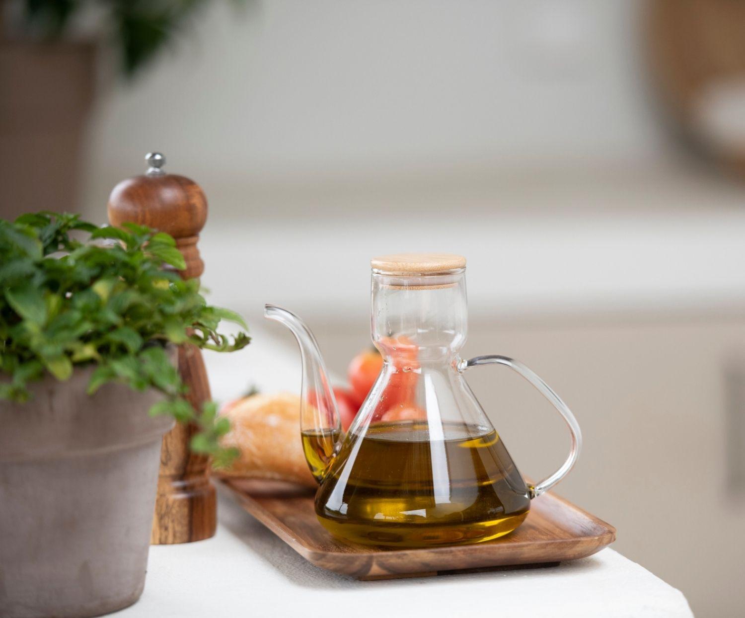 Huilier en verre borosilicaté avec couvercle en bambou – 500 ml