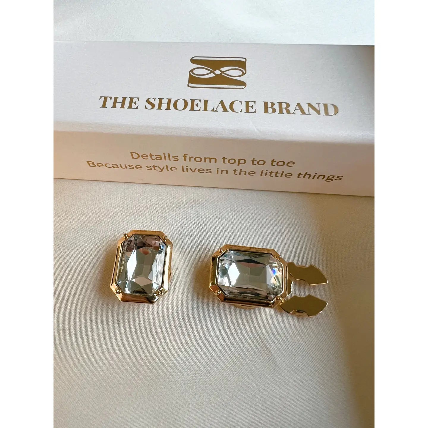 Emma — Bijou à clipser sur bouton, cristal rectangulaire