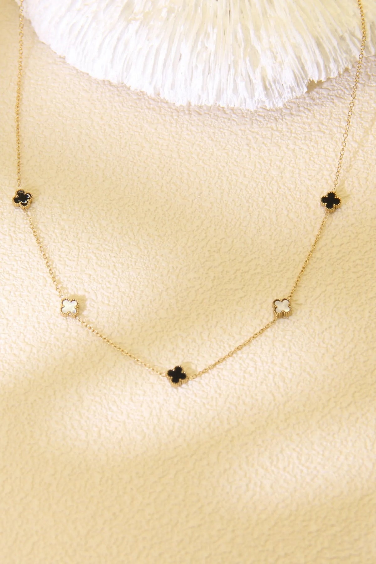 Collier « Trèfle nacré » - doré