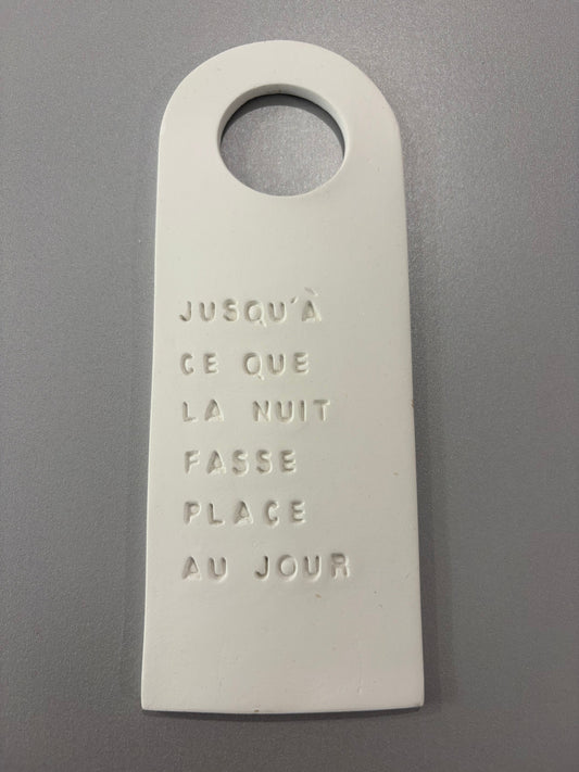 Plaque hôtel « Jusqu’à ce que la nuit fasse place au jour » - décorative et à parfumer
