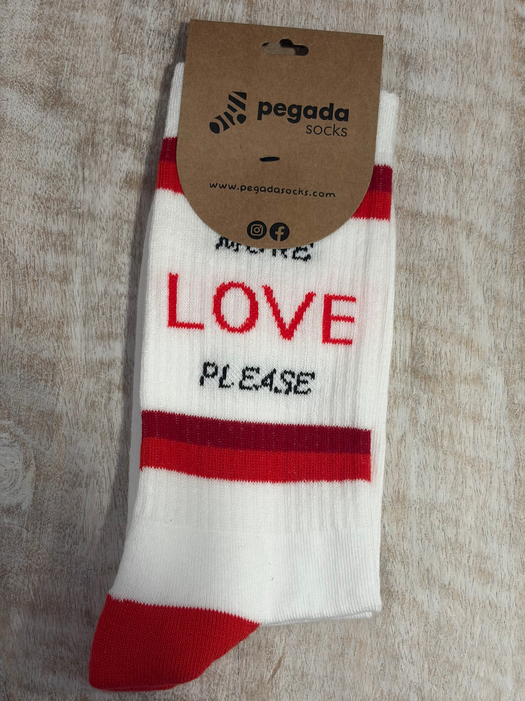 Chaussettes « More love please »
