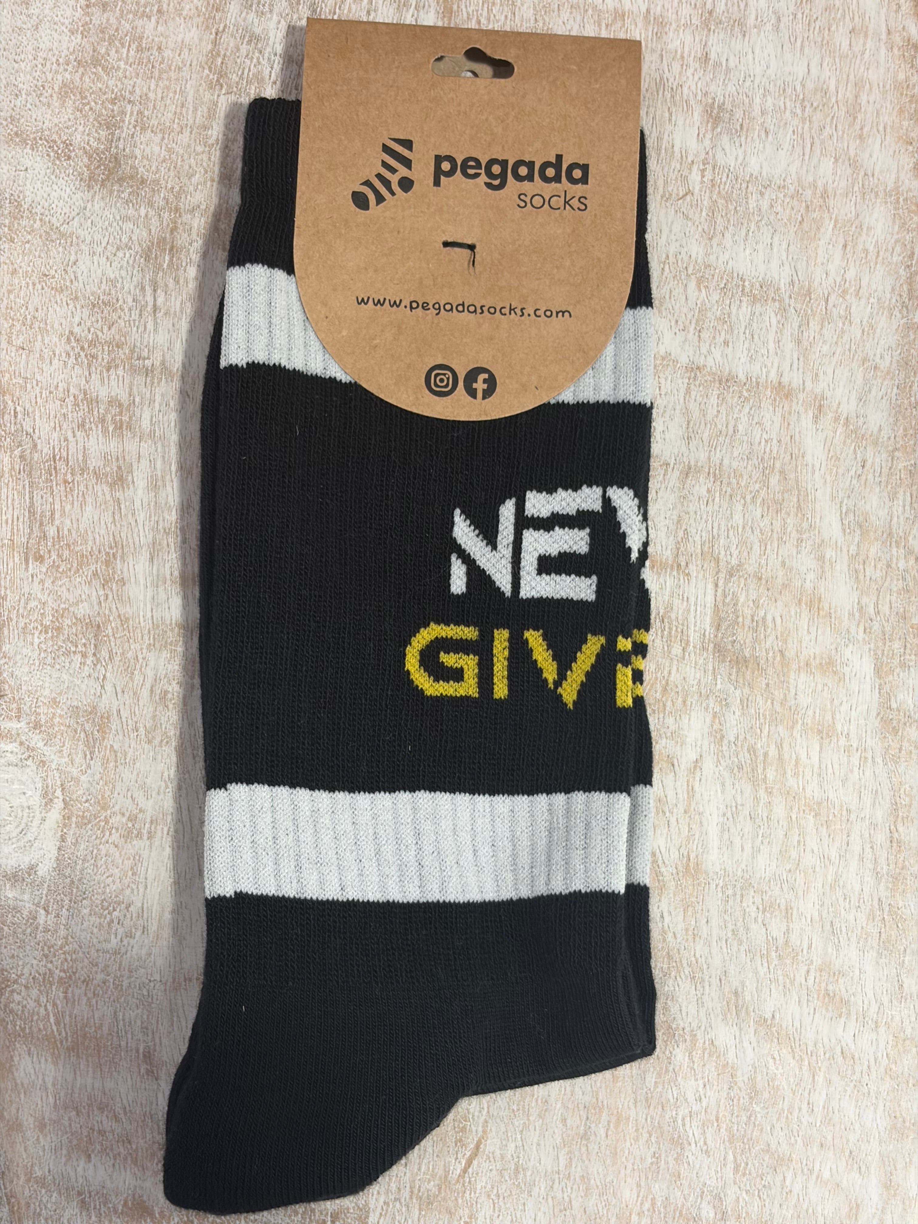Chaussettes « Never give up »