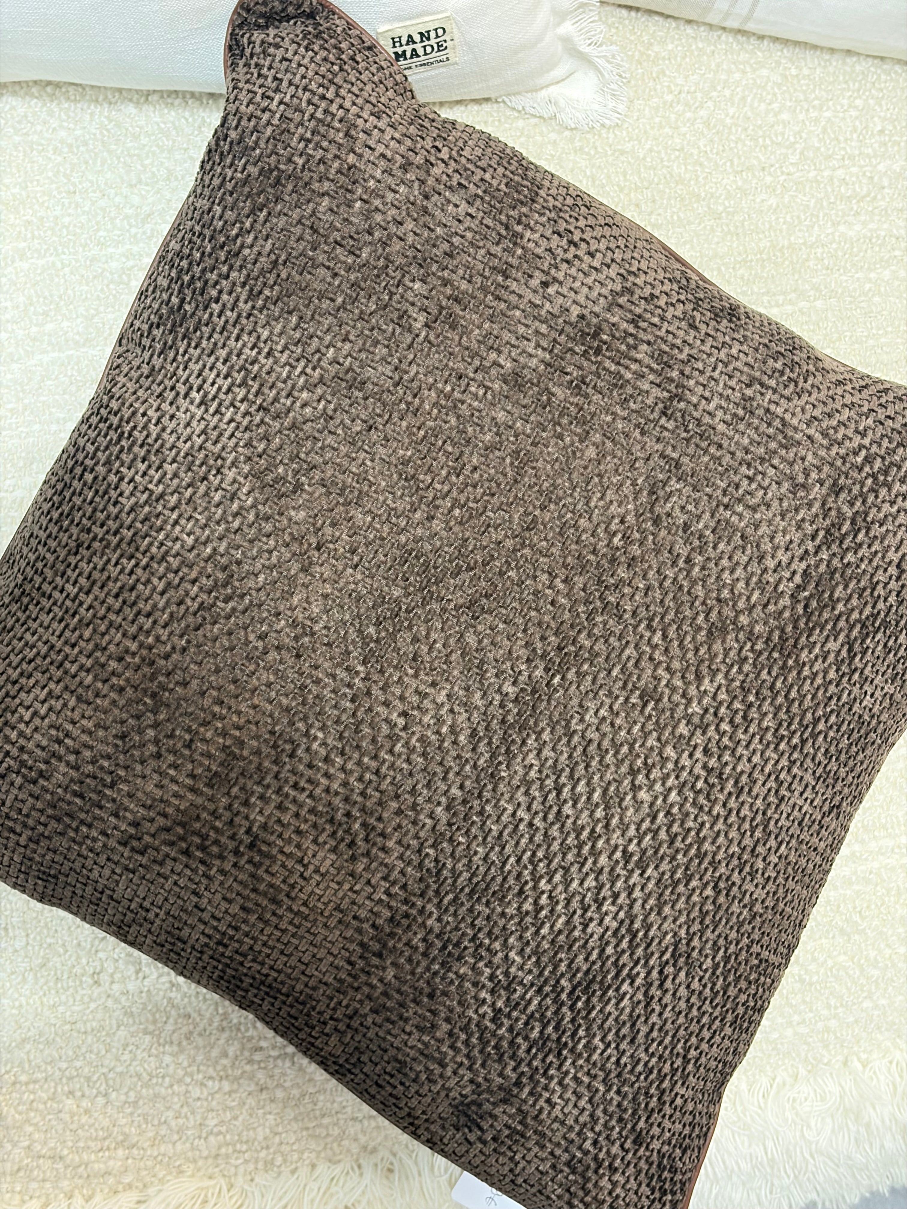 Coussin « Chenille » (marron)