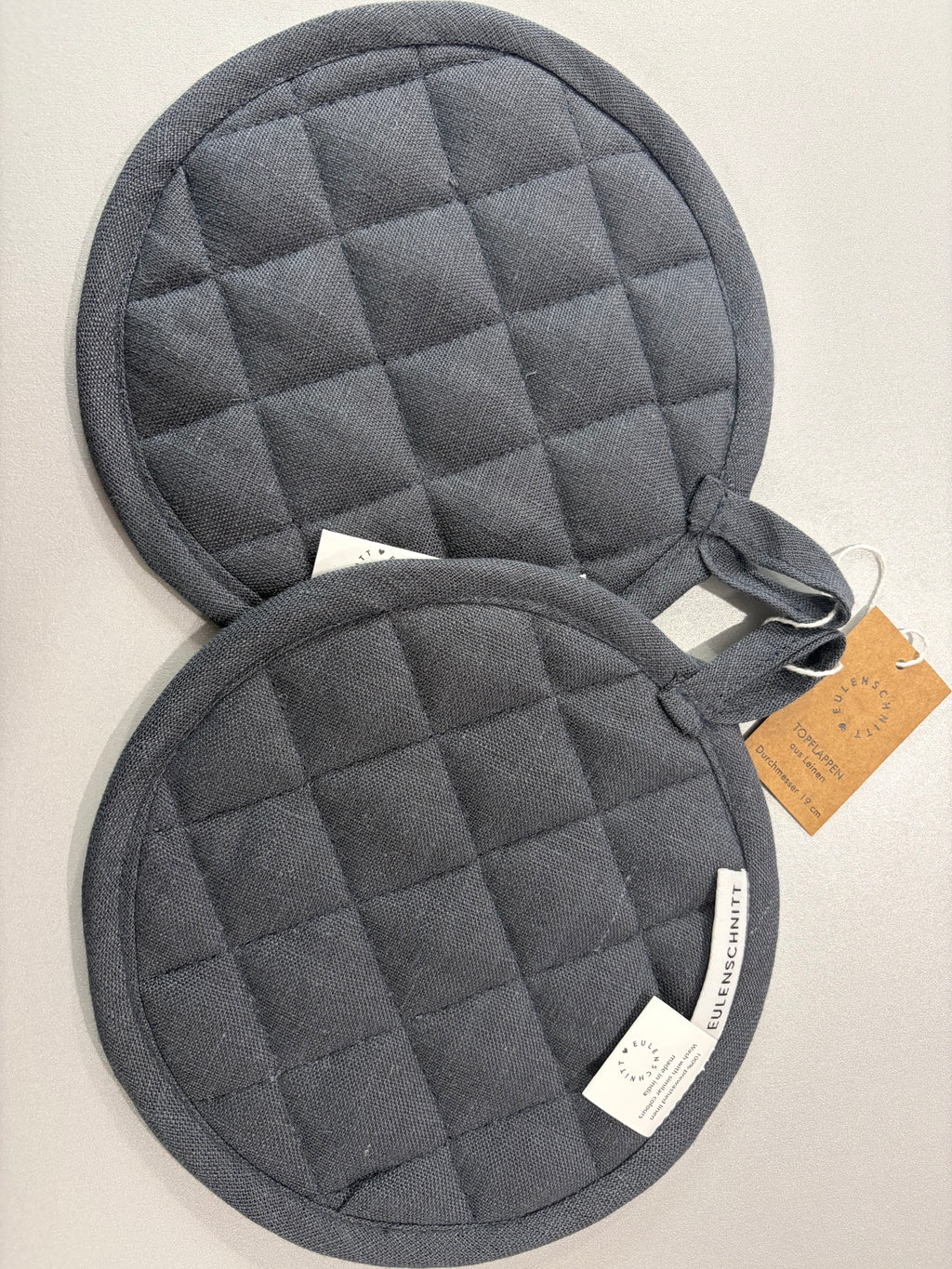Ensemble de maniques gris anthracite