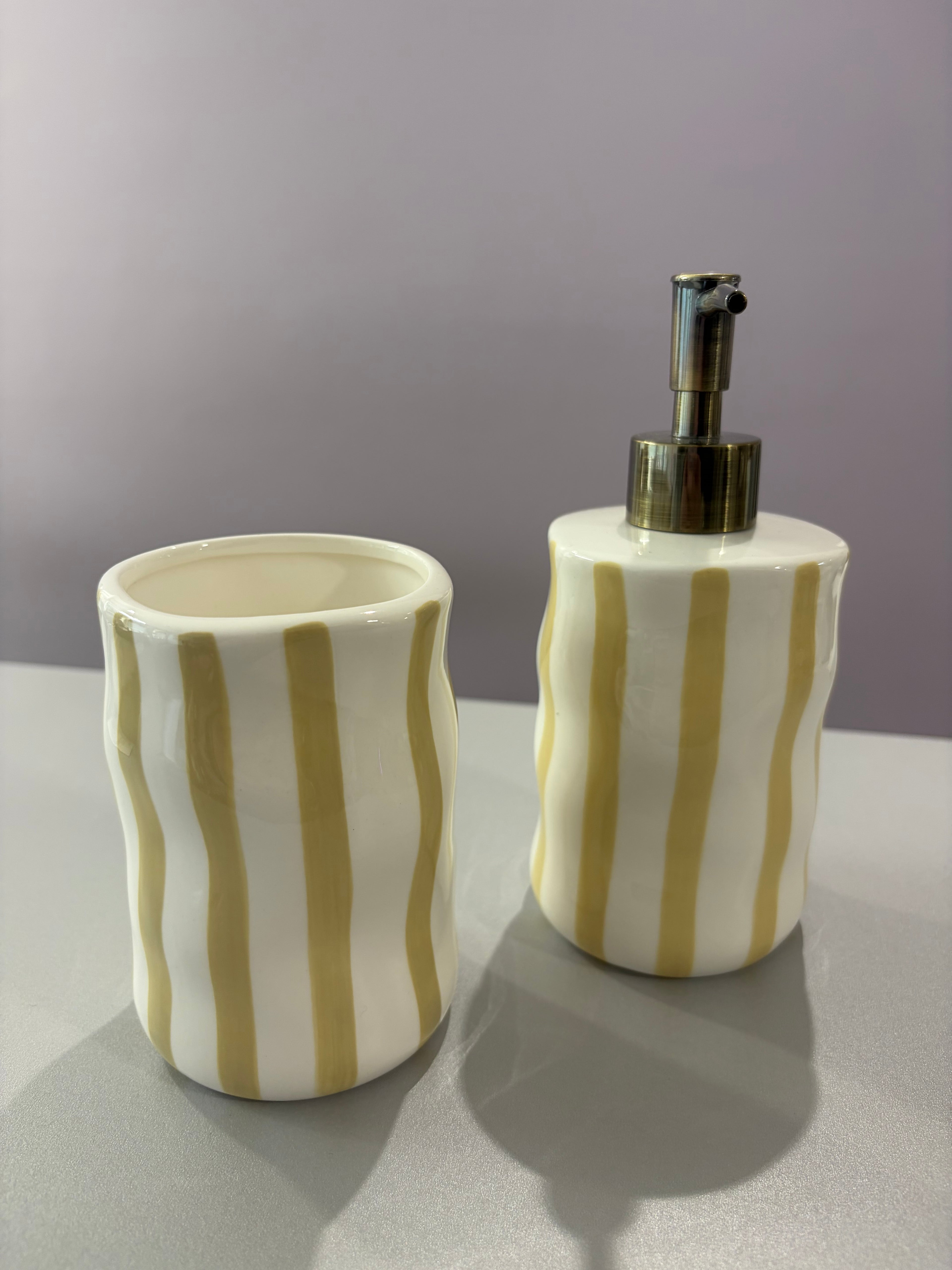 Distributeur à savon et pot à ustensile « Bari »