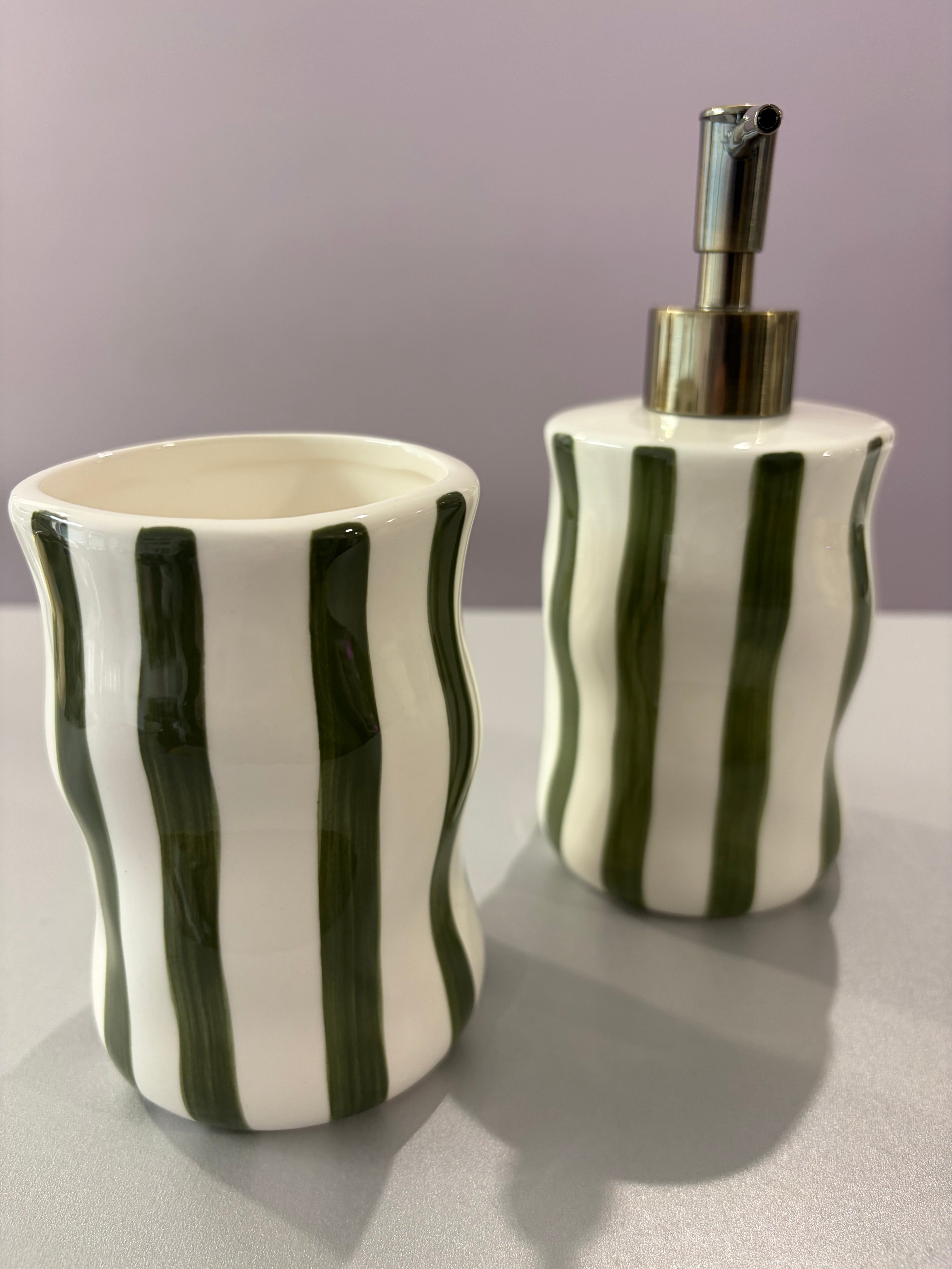 Distributeur à savon et pot à ustensiles