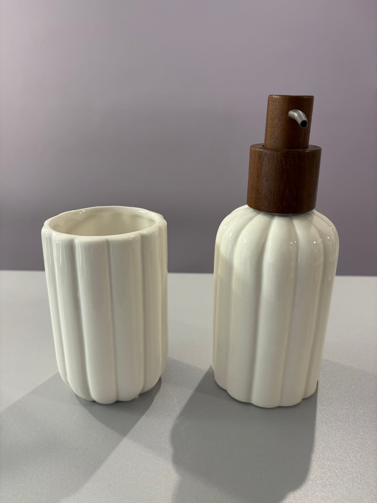 Distributeur à savon et pot à ustensiles « Oasis »