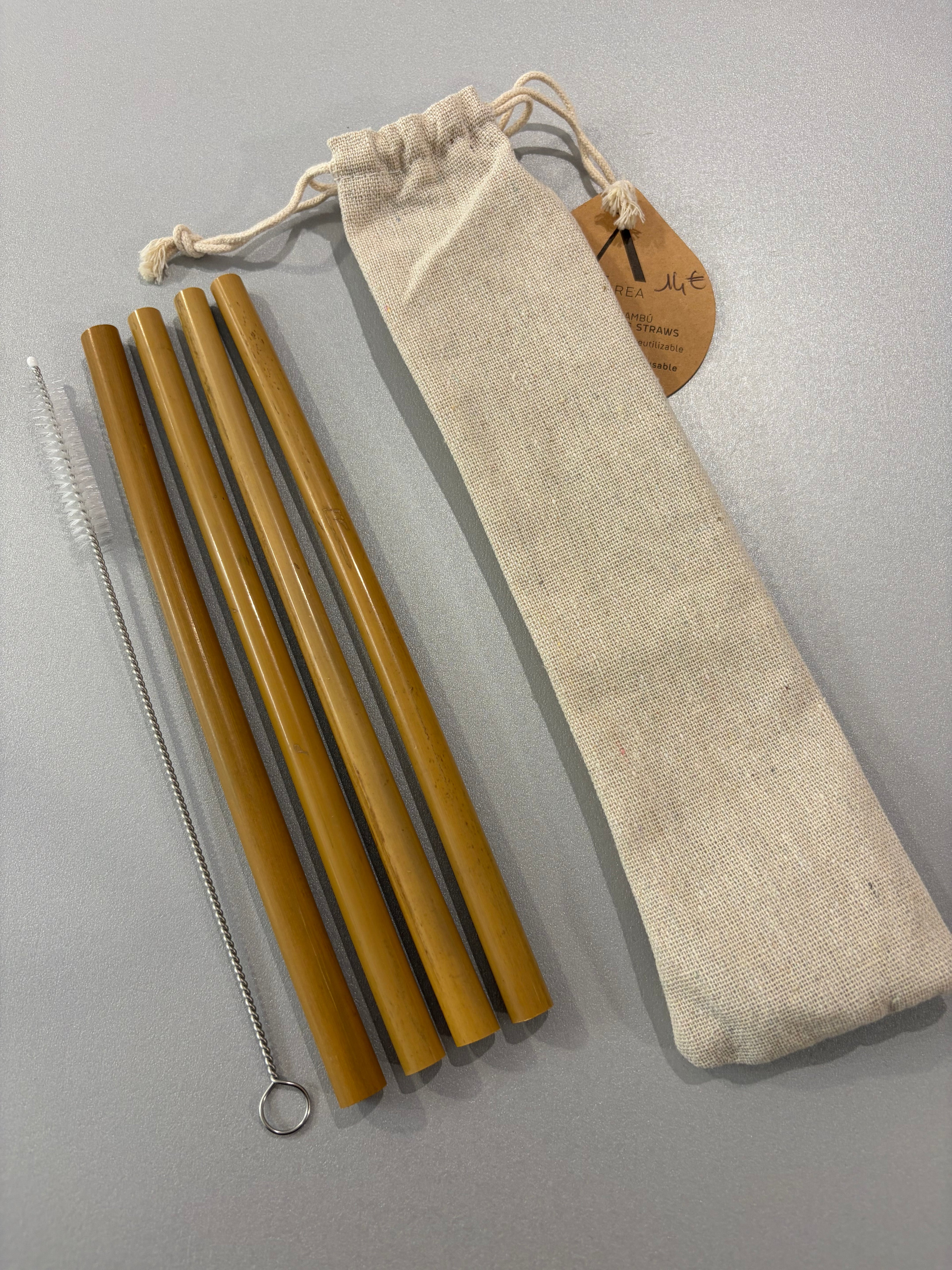 Ensemble de 4 pailles en bambou, d’un goupillon et d’un sachet de transport