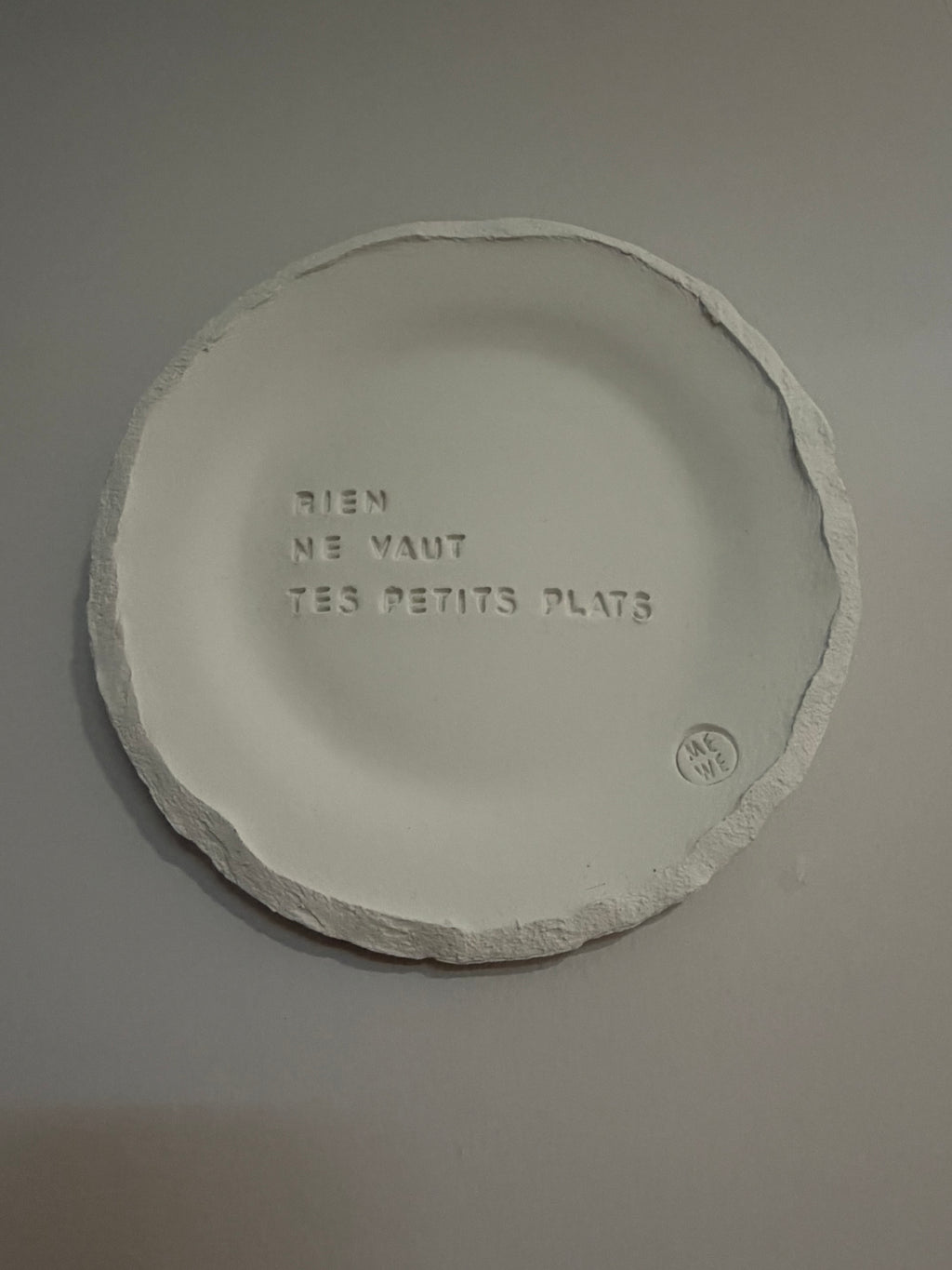 Assiette décorative en argile - à poser ou murale - différentes phrases disponibles