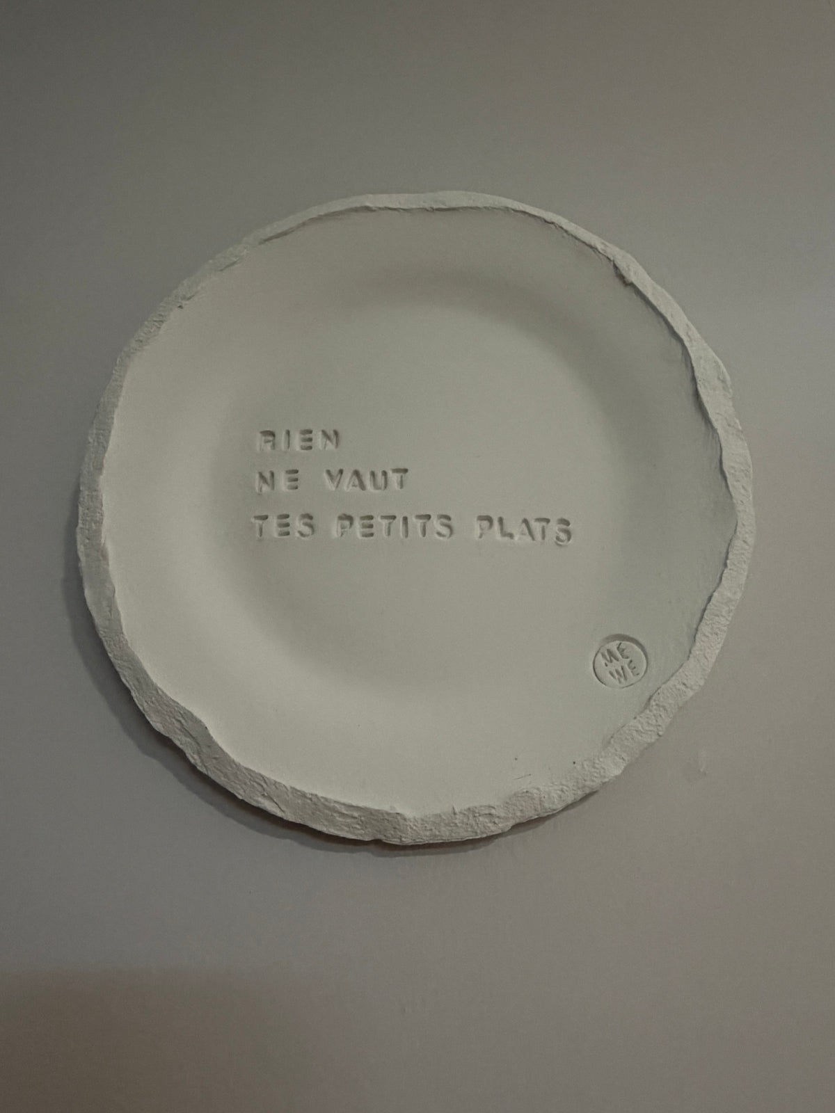 Assiette décorative en argile - à poser ou murale - différentes phrases disponibles