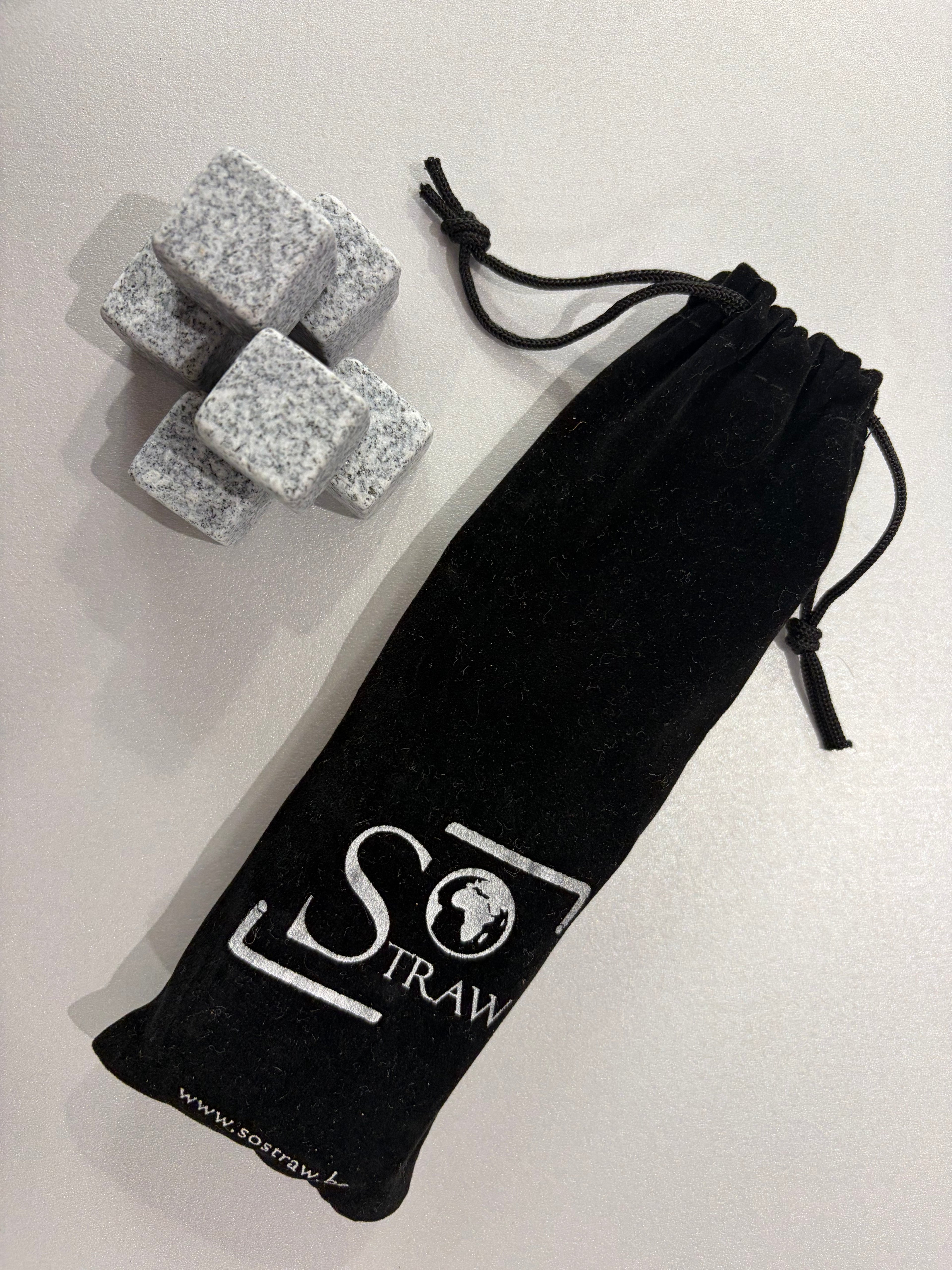Set de 6 cubes de glaces en granit avec poche en velours