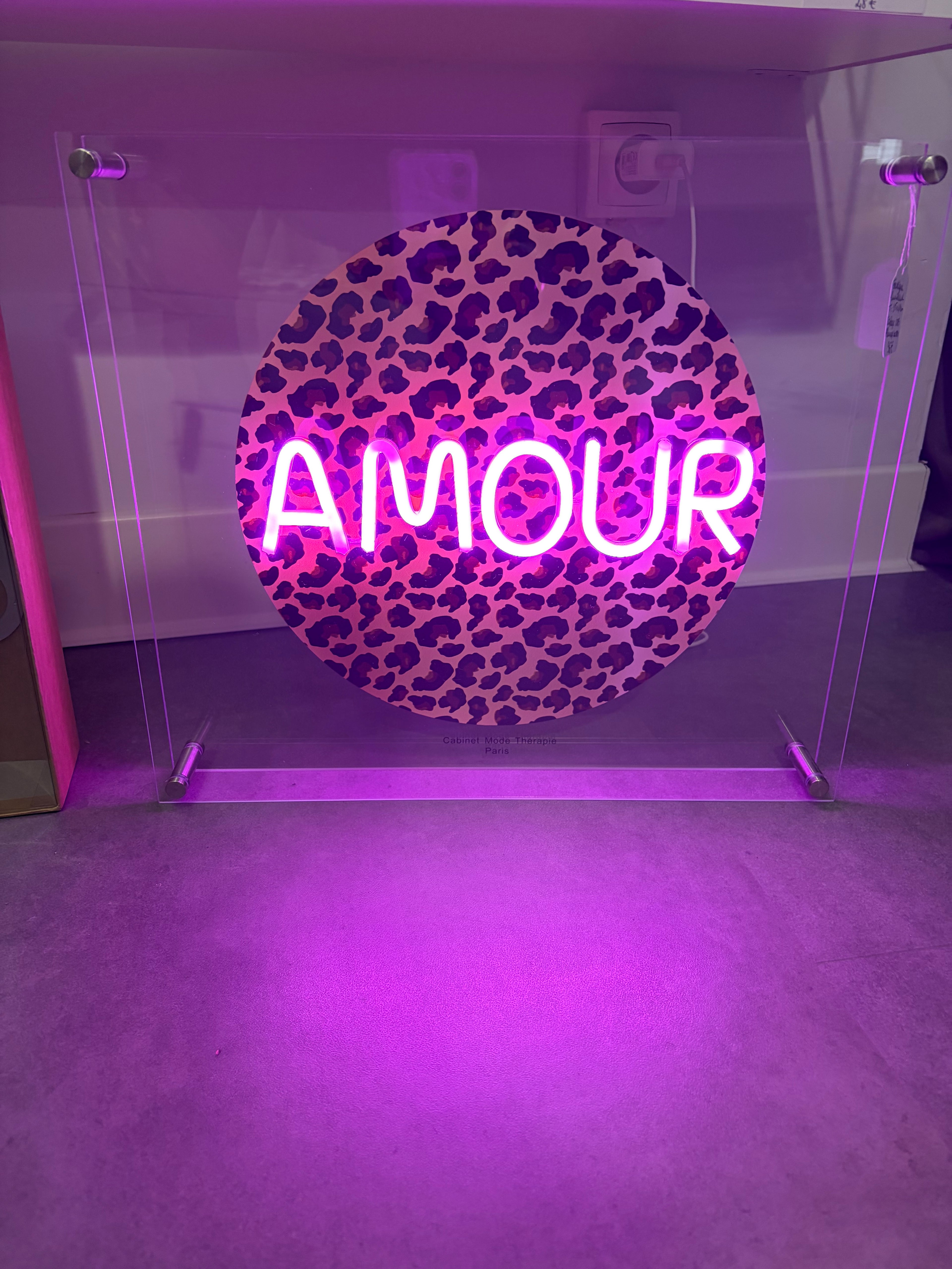 Enseigne lumineuse « Amour » léopard