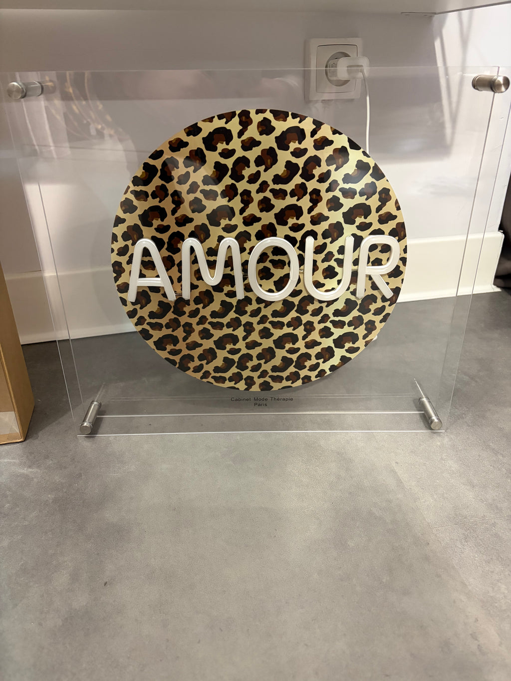 Enseigne lumineuse « Amour » léopard