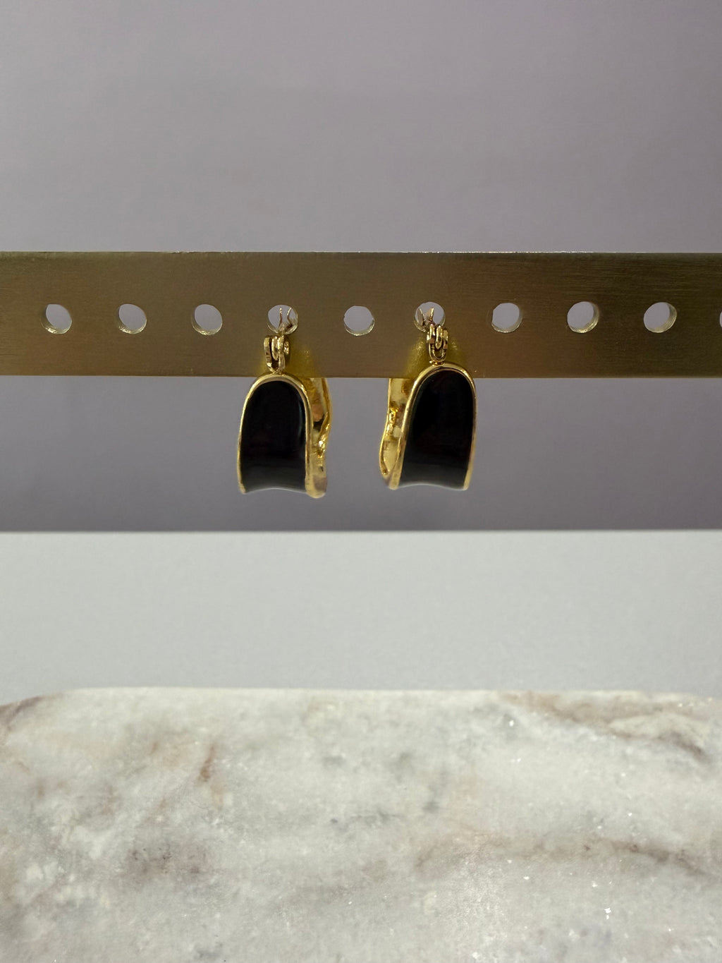 Petite créoles émaillée (noire)