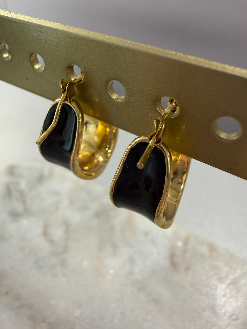 Petite créoles émaillée (noire)